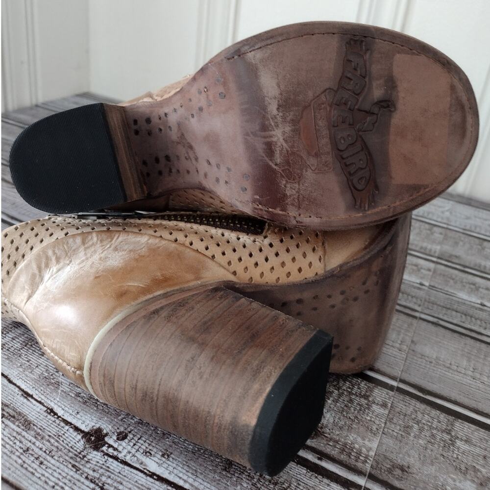 Freebird EUC!! Bowie Tan Leather Perforated Stacked Heel Zip Ankle Boots Women 6 - Picture 12 of 16